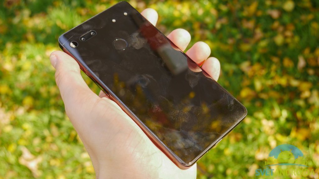 Essential Phone a keramická záda jsou velkým lapačem otisků prstů