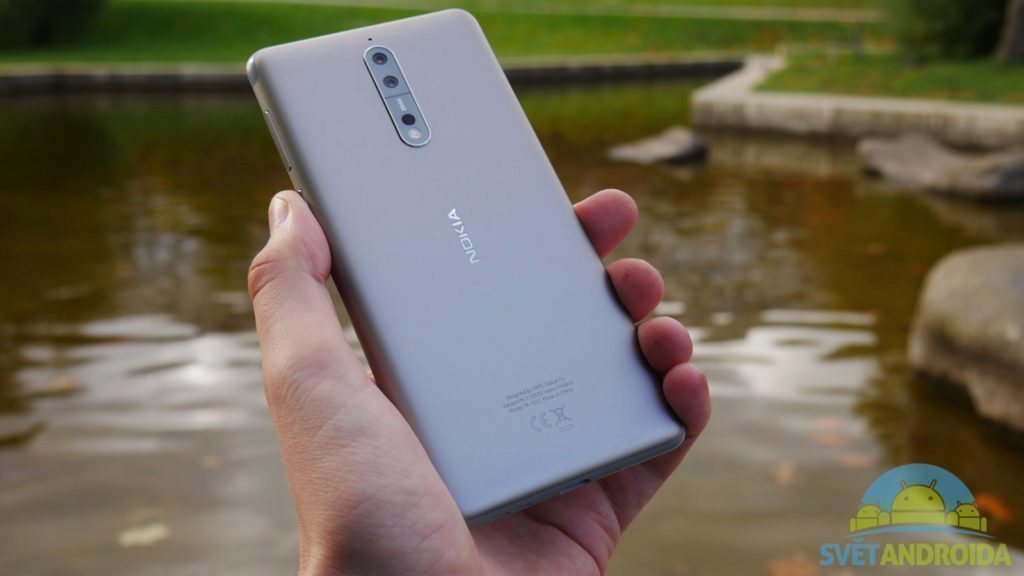 Telefon Nokia 8-konstrukce-zadni strana