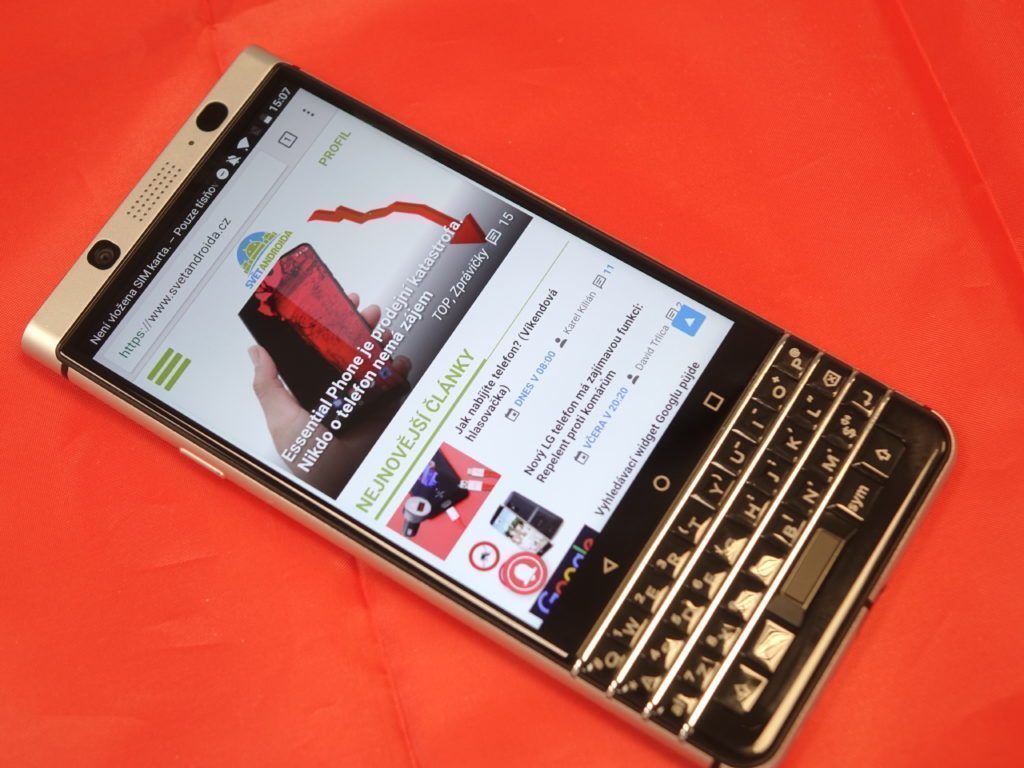 blackberry keyone displej