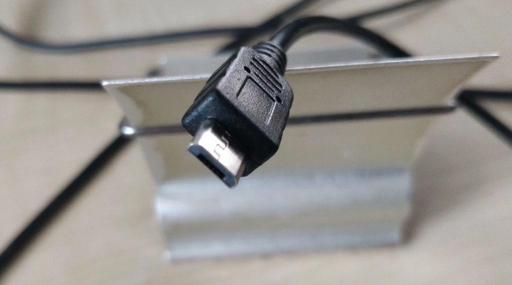 Donedávna jsme nabíjeli přes microUSB