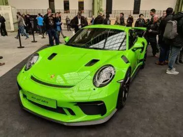 Google-Pixel-2-foto-zelene-porsche