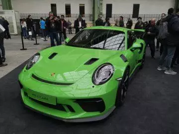 Huawei-P20-Pro-foto-zelene-porsche