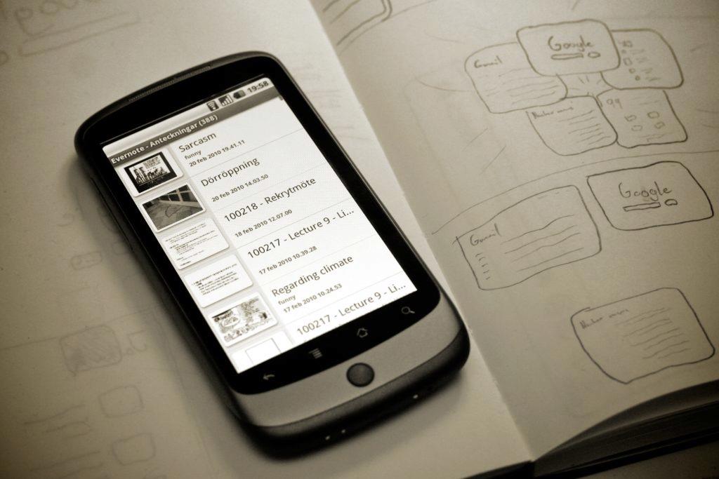 První Nexus One byl posledním telefonem Google s podporou paměťových karet