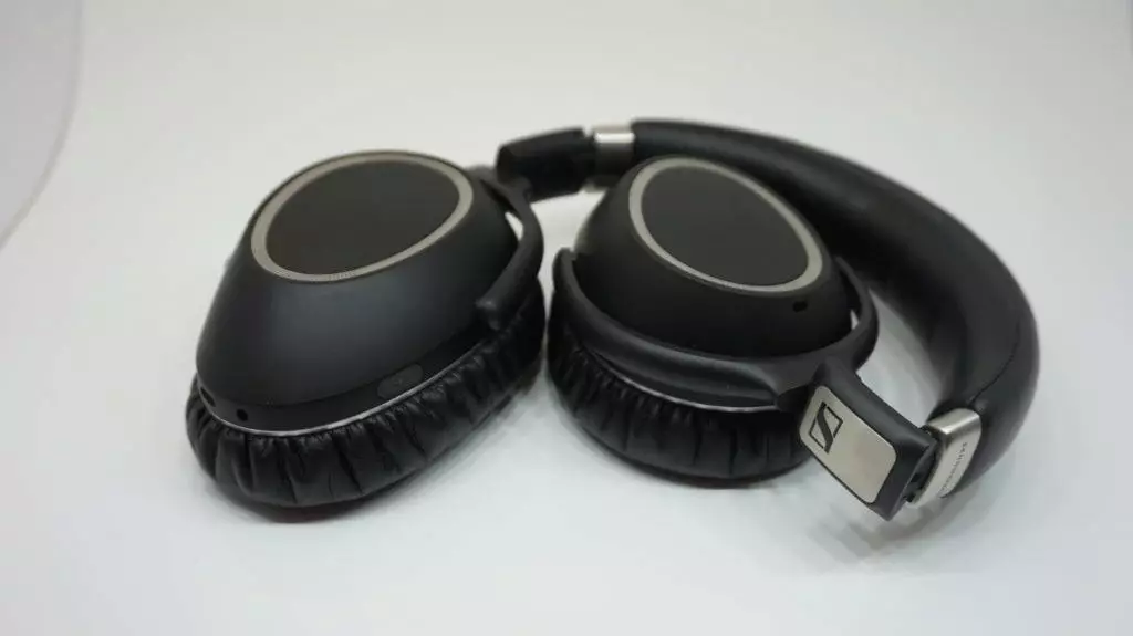 Sennheiser PXC 550 ovladani