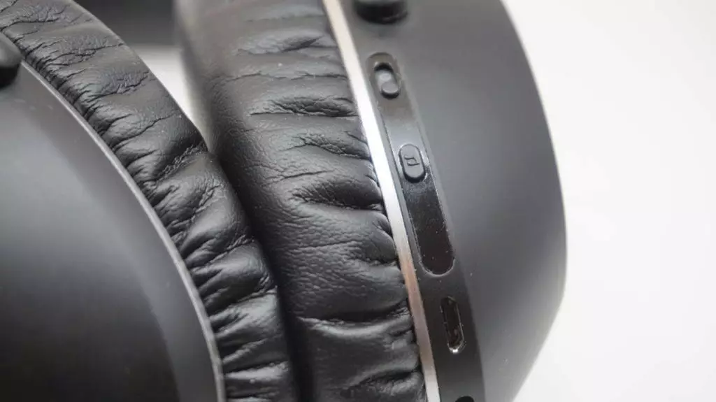 Sennheiser PXC 550 tlacitka