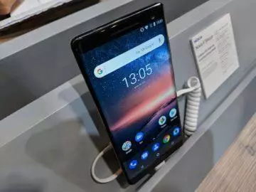 nokia-8-sirocco-displej