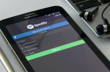Pirátské verze Spotify končí: Společnost blokuje uživatele i upravené aplikace