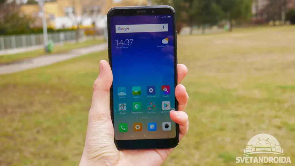 Xiaomi Redmi 5 Plus-recenze-konstrukce-predni cast