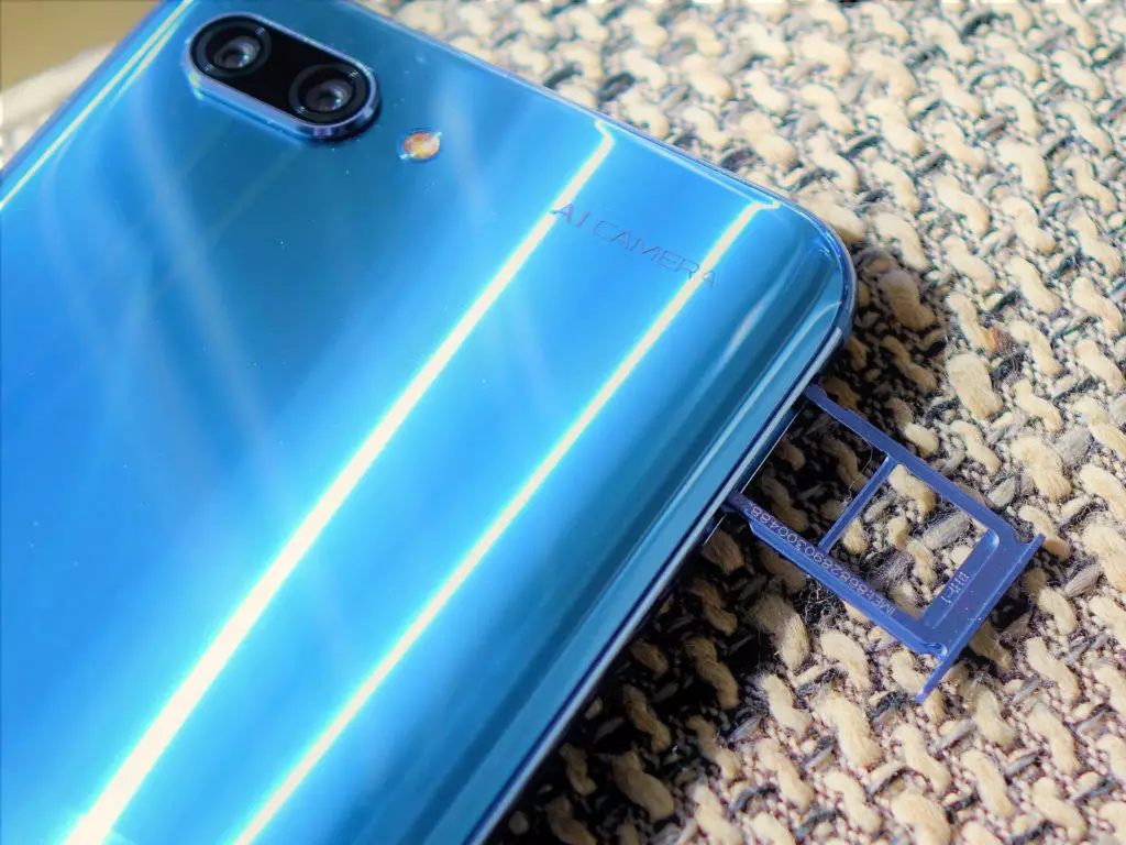 Honor 10 podporuje dual SIM