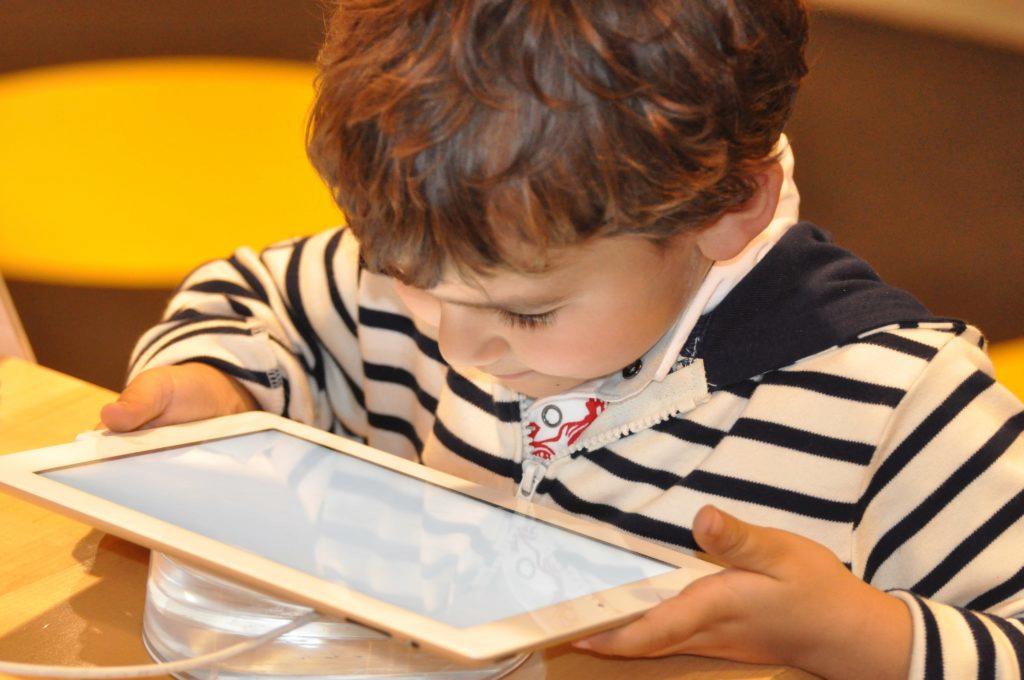 Jak omezit dětem stahování aplikací z Obchodu Play?