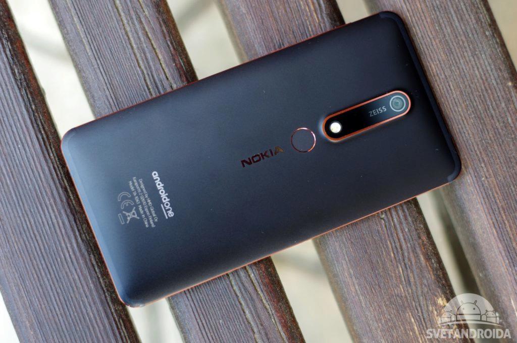 Nokia 6.1 záda telefonu