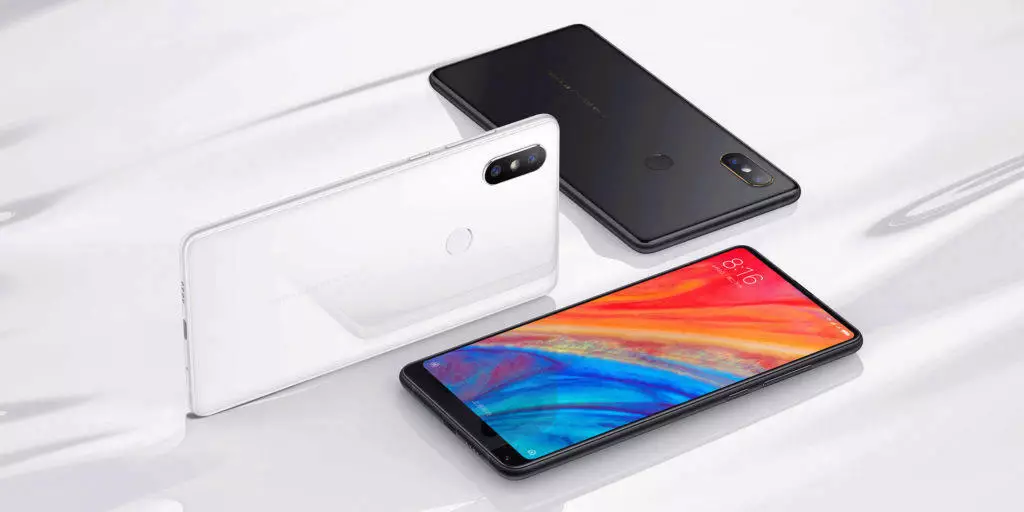 Xiaomi Mi Mix 2S koupíte v bílé nebo černé variantě