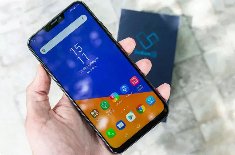 Asus Zenfone 5 recenze