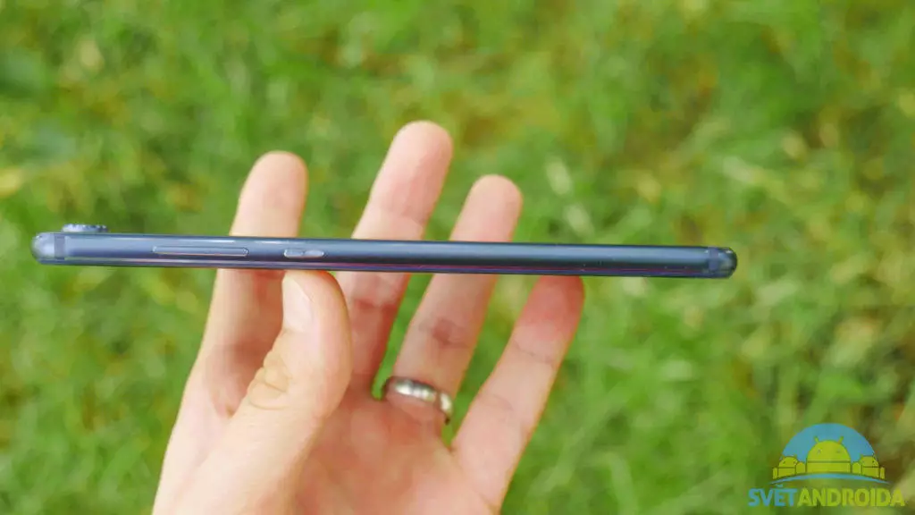 Recenze-Honor View 10-konstrukce-bok