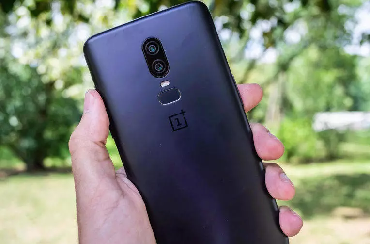 prvni pohled oneplus 6