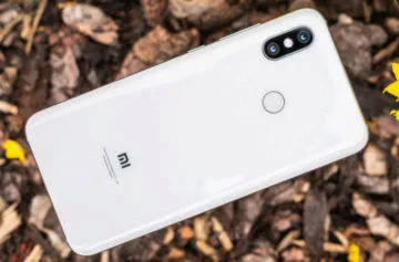 Xiaomi Mi 8 recenze: Povedená kopie iPhone X s Androidem a 2krát menší cenou