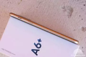 Samsung Galaxy A6+ reproduktor