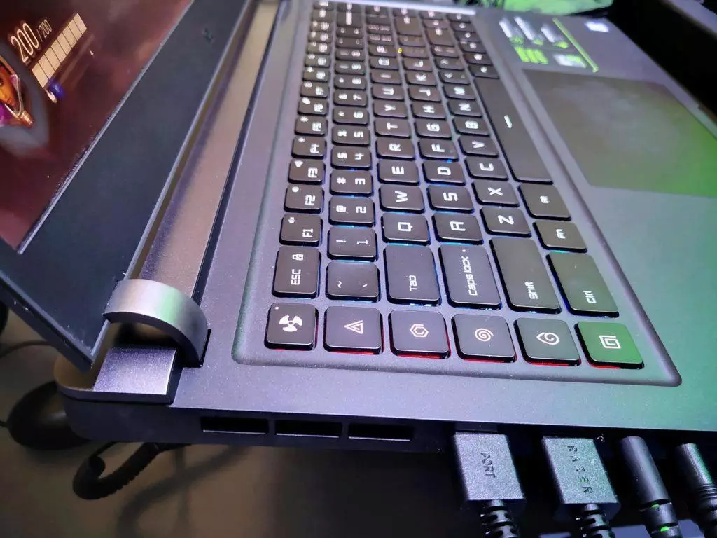 herni notebook xiaomi klavesnice