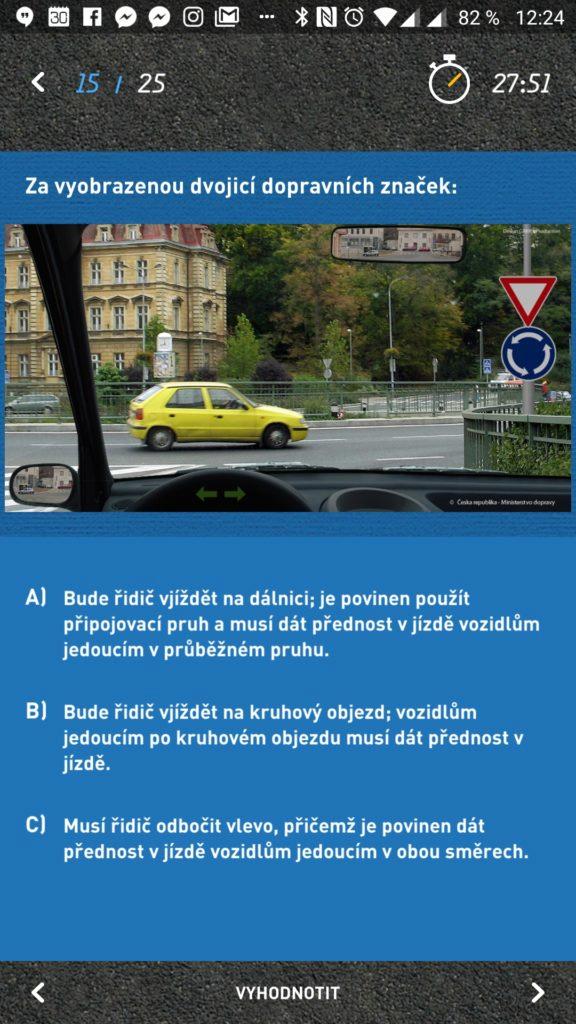 Nemůže chybět křižovatka
