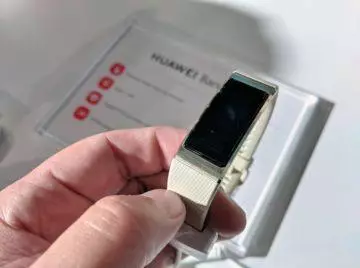 Huawei Band 3 Pro vypnutý displej