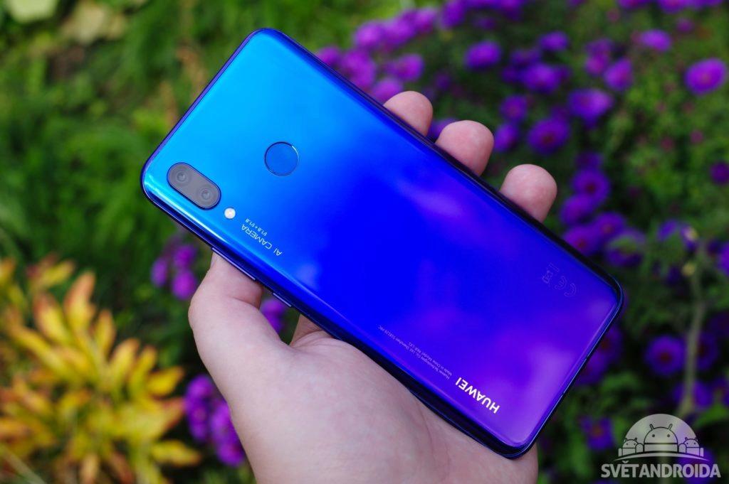 Huawei Nova 3 záda