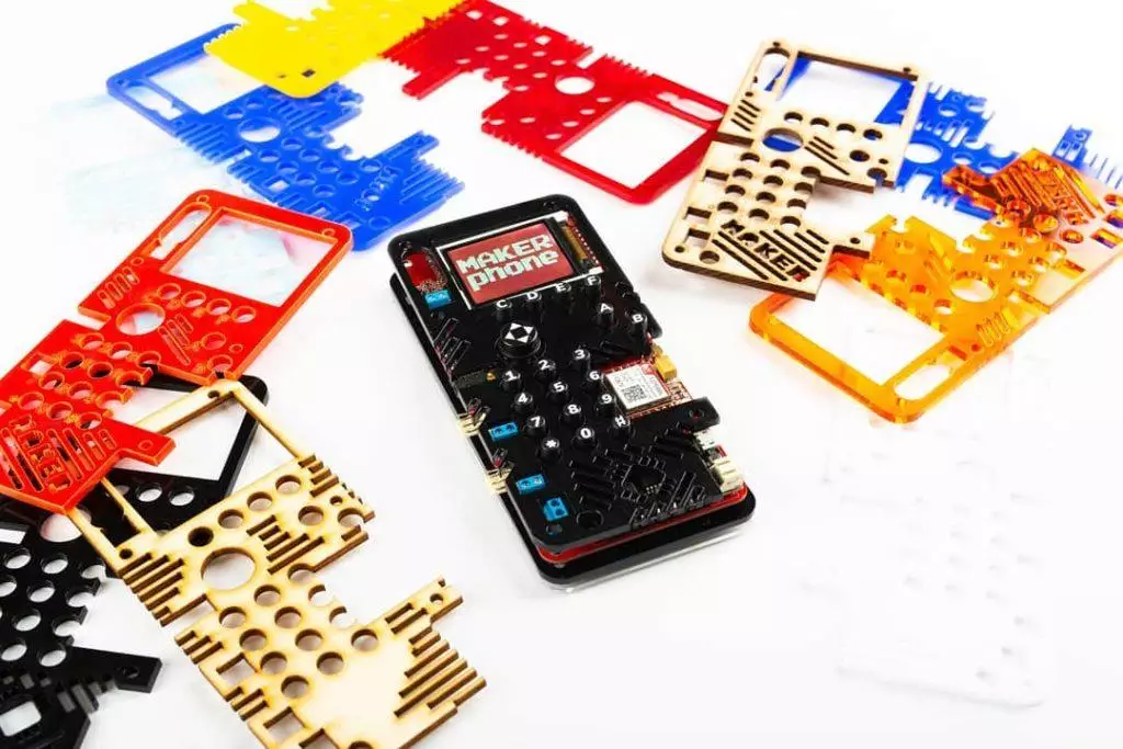 MakerPhone - barevné kryty