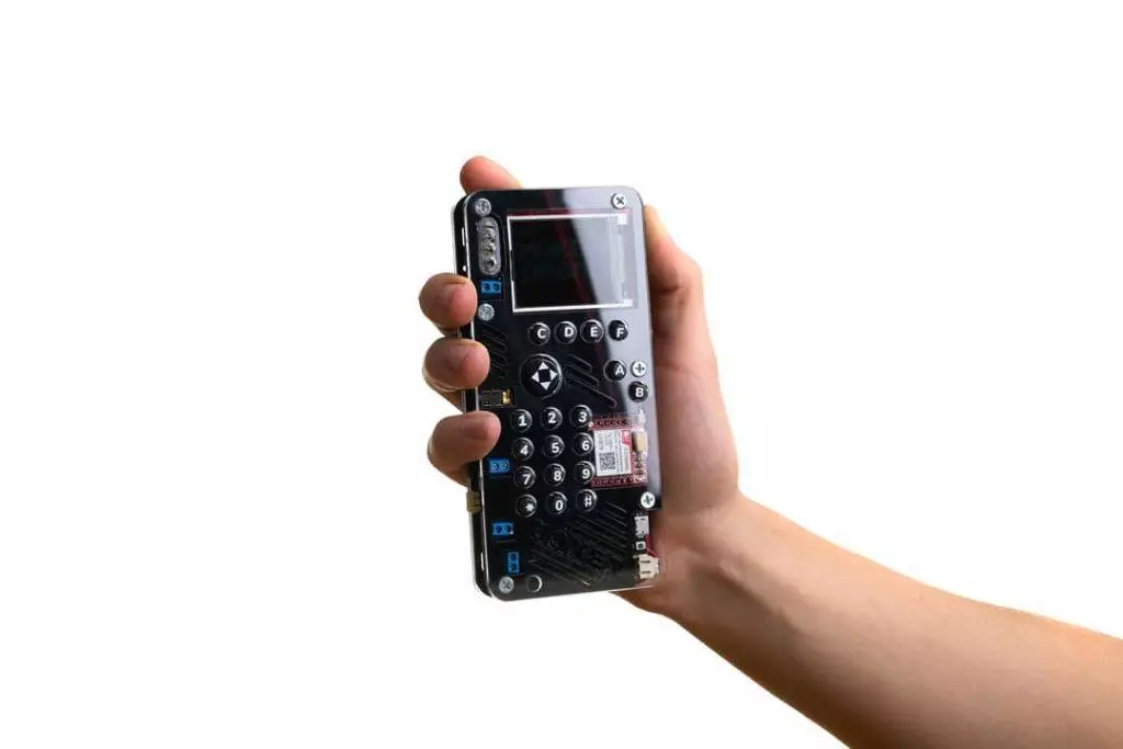 MakerPhone v ruce
