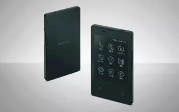 Miniaturní telefon Kyocera KY-O1L obě strany