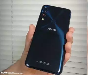 Asus ZenFone 6 prototyp - tři fotoaparáty