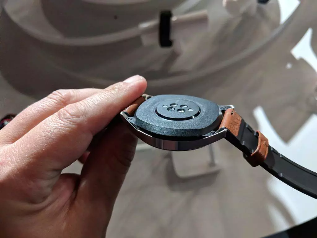 chytre hodinky huawei watch zadni strana