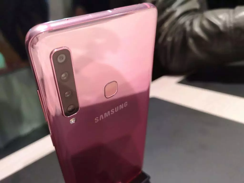 fotoaparat-samsung-galaxy-a9-2018.