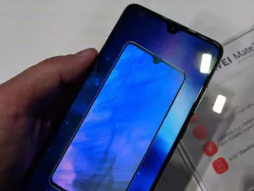 huawei mate 20 vyrez