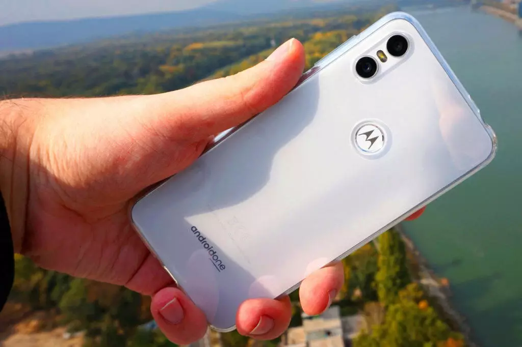 motorola one dualni fotoaparat