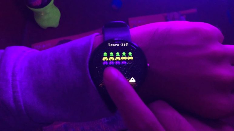 Android Wear Games - Space Invaders on Motorola Moto 360