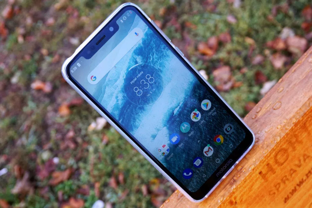 motorola one displej