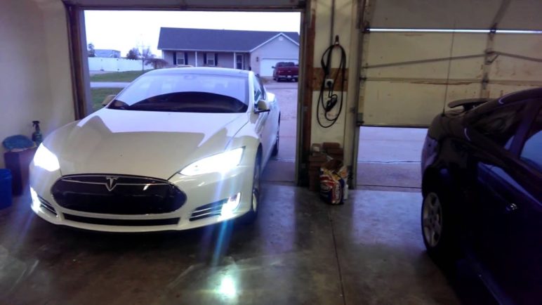 Tesla Model S 7.1 Summon Exit
