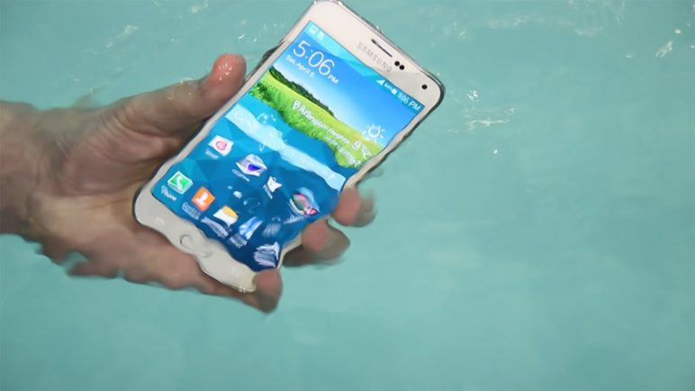 Ultimate Samsung Galaxy S5 Water Test!