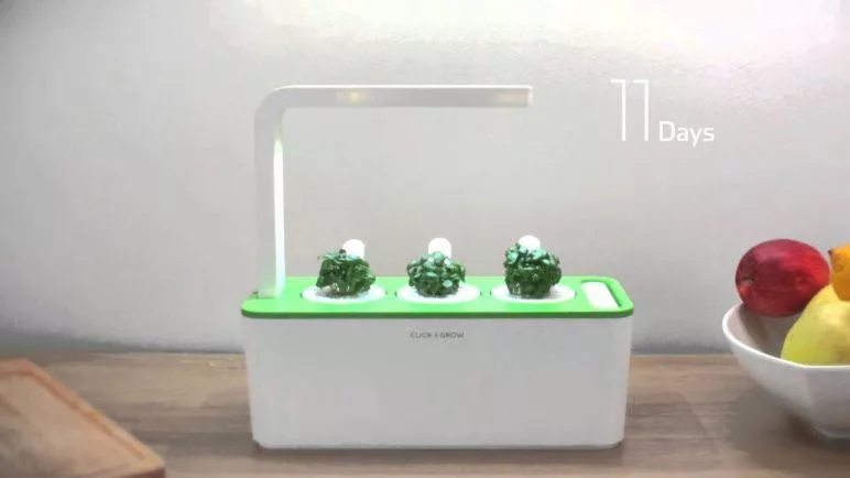 How does it work? The Click & Grow Smart Herb Garden