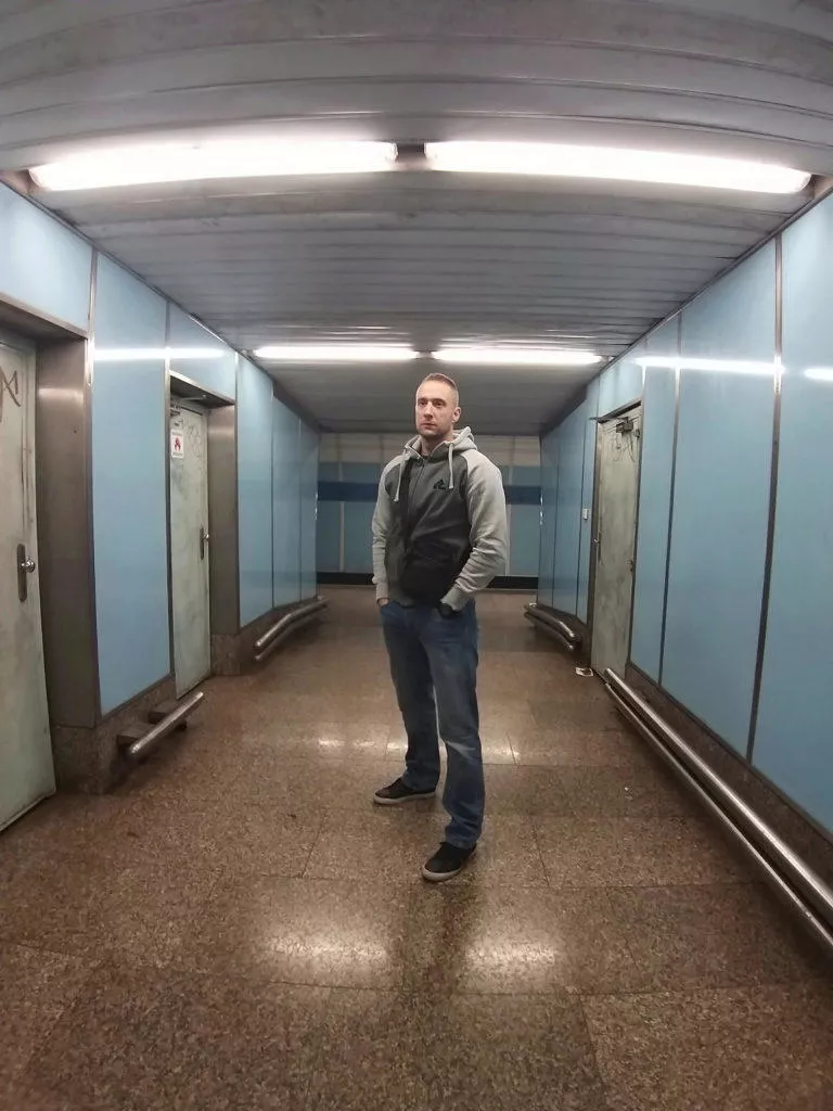 Samsung Galaxy A9 fotografie model metro sirokouhly objektiv