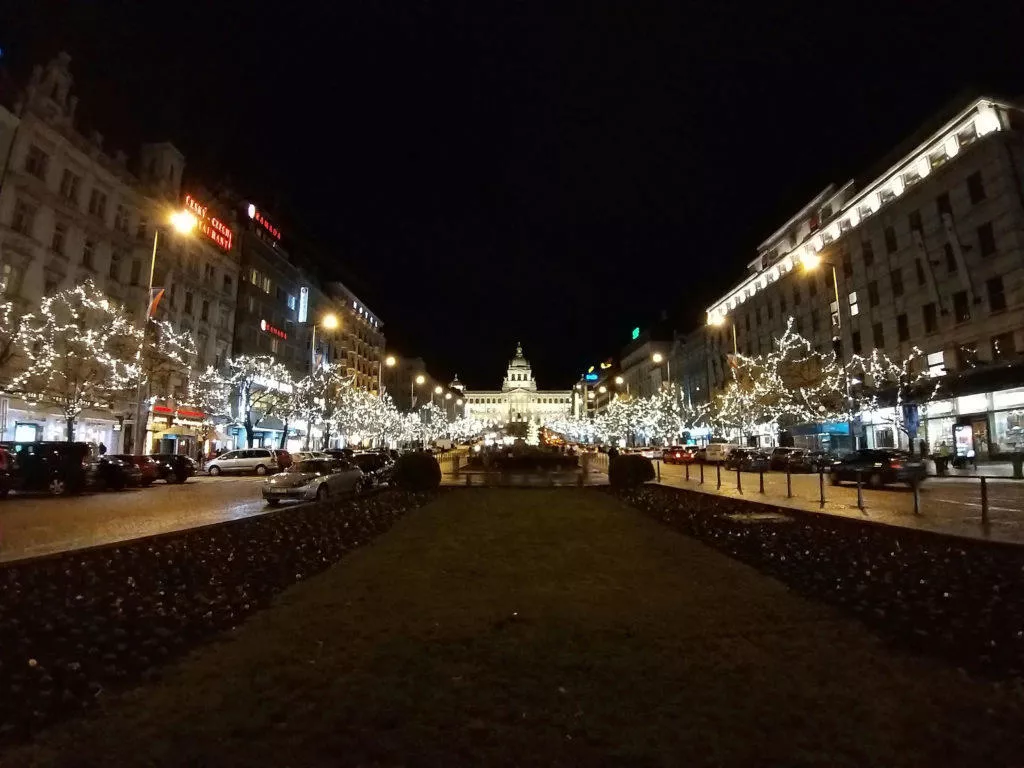 Samsung Galaxy A9 fotografie vlaclavske namesti noc
