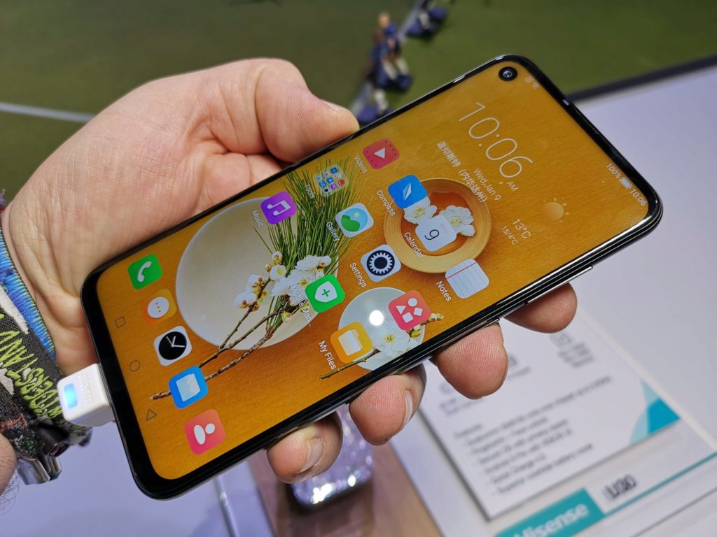 hisense u30 predni strana