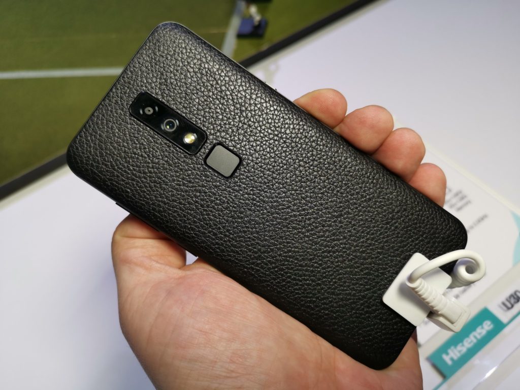 hisense u30 zadni strana