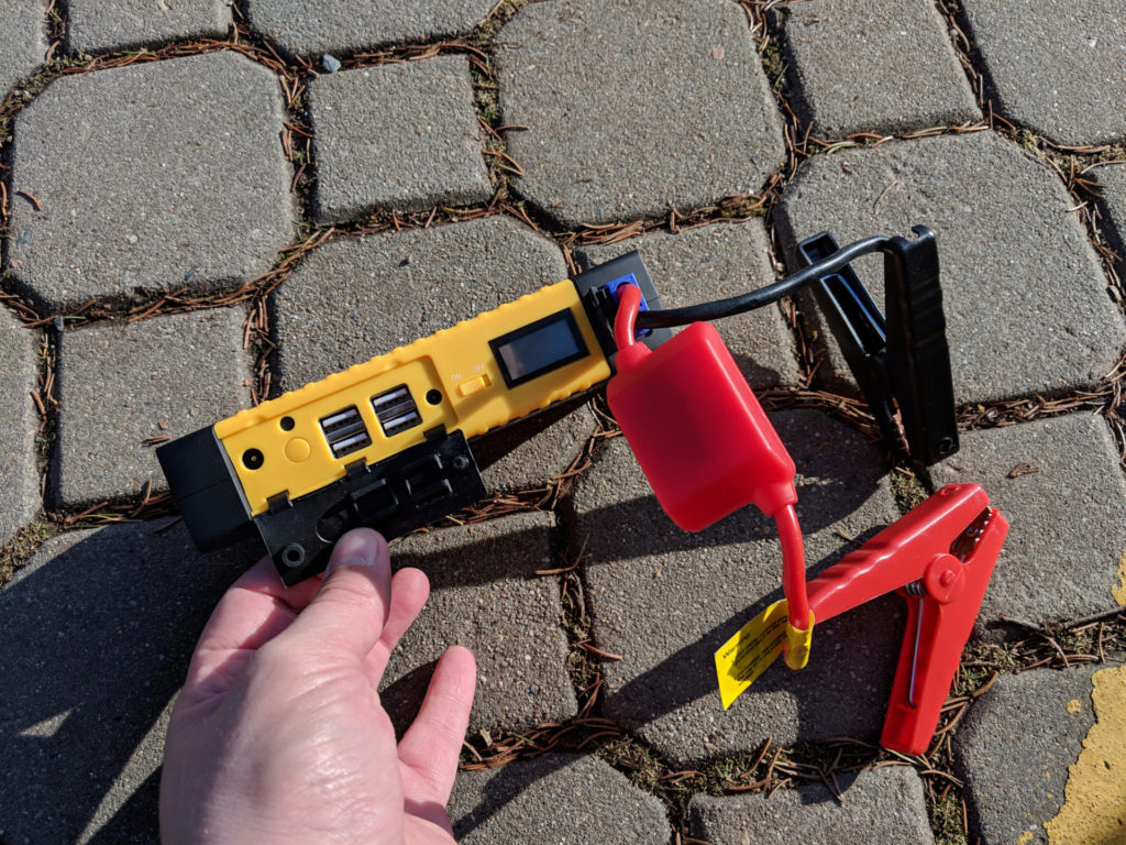 Viking Car Jump Starter Zulu konektory pro nabijeni telefonu notebooku a napajeni
