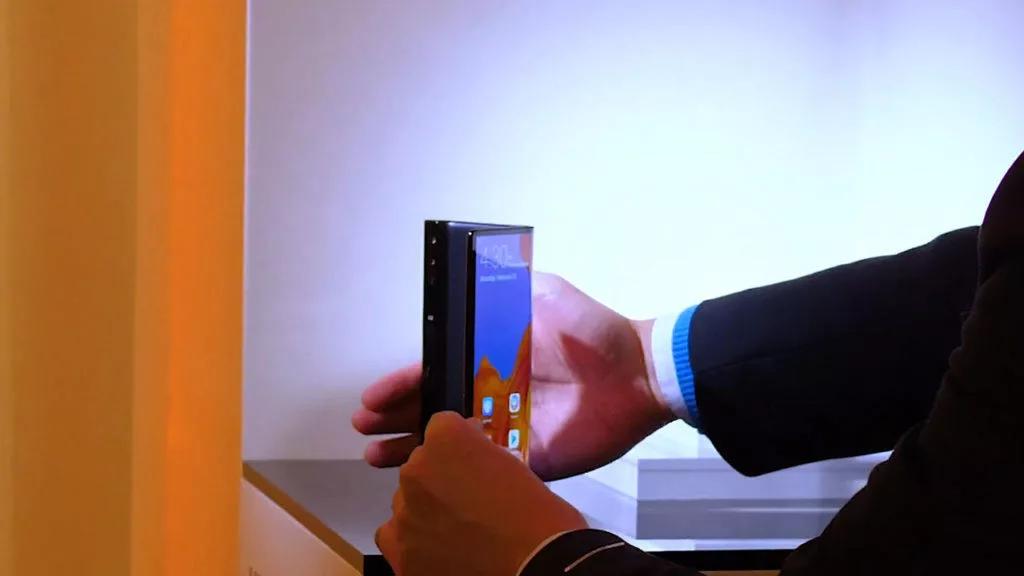 Huawei Mate X design