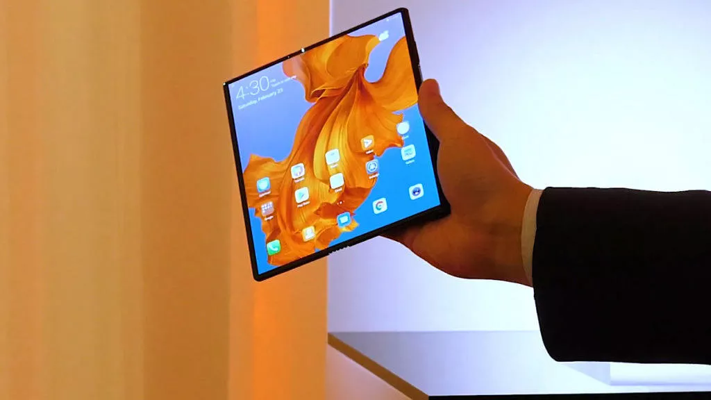 Huawei Mate X displej predni strana