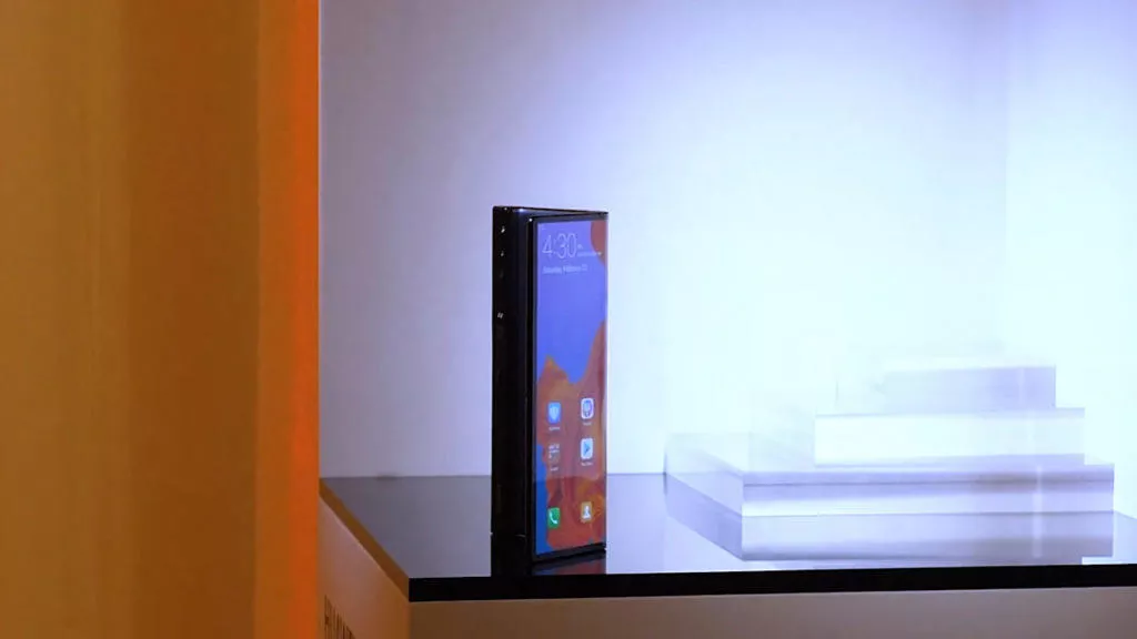 Huawei Mate X ohebny displej smartphone