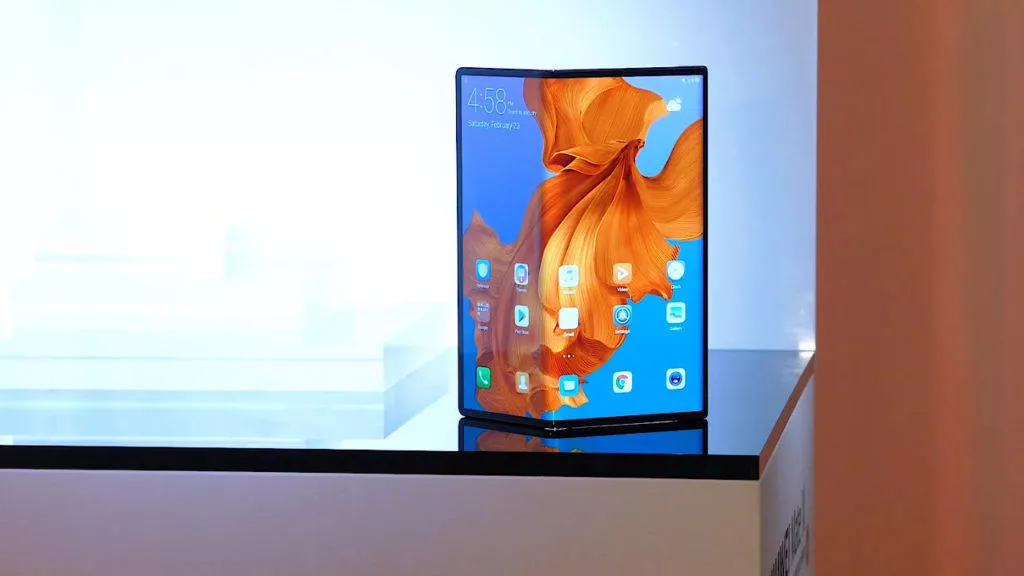 Huawei Mate X ohnuti telefonu