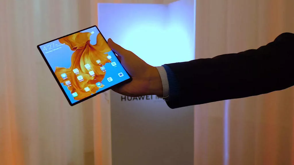 Huawei Mate X predni strana displej 8 palcu