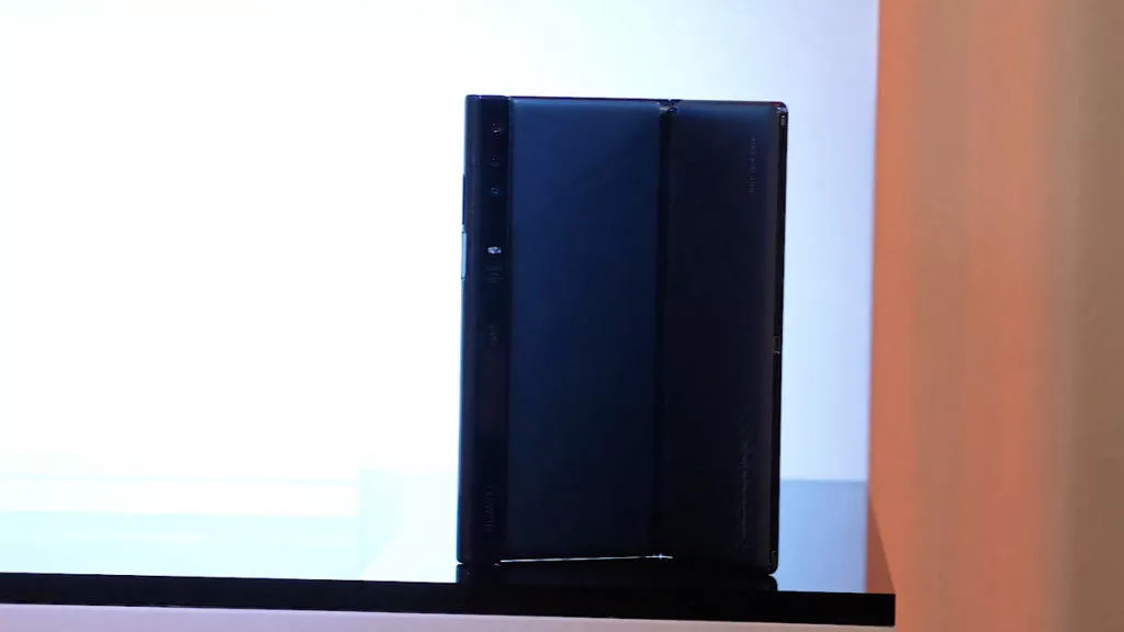 Huawei Mate X telefon ohebny zada