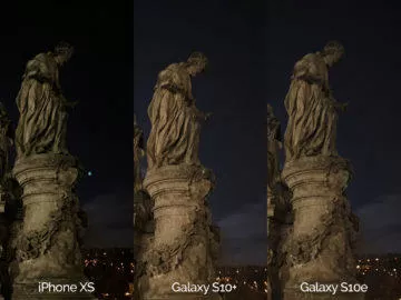 Noční fotografie Samsung Galaxy S10 vs Apple iPhone XS socha